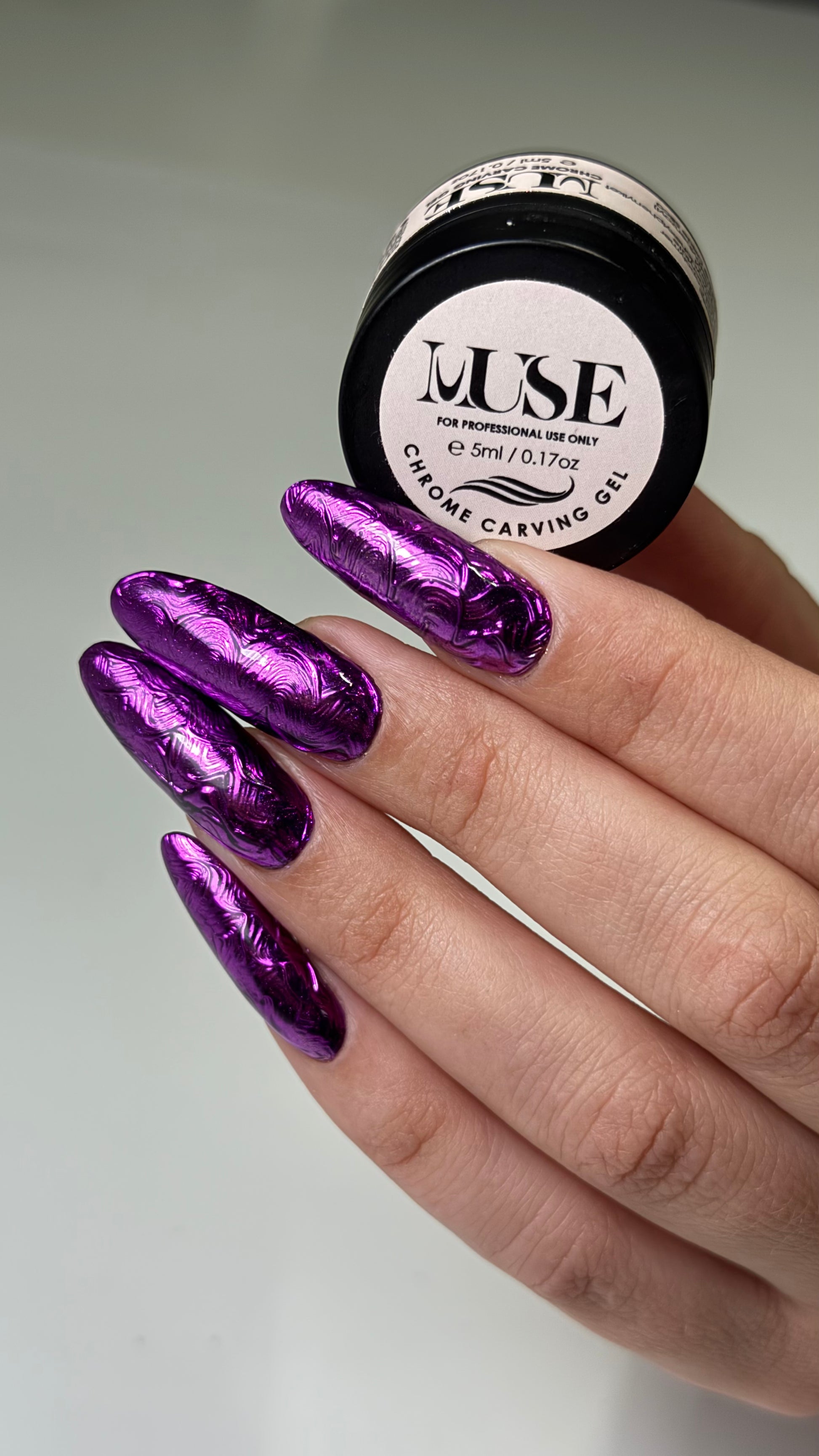 Introducing Muse Chrome Carving Gel—the ultimate tool for nail artists who love creating bold, 3D designs with ease! Whether you're aiming for intricate details or dramatic shapes, this gel is here to make your nail art dreams come true. Say goodbye to messy applications and tricky consistency—Muse Chrome Carving Gel offers the perfect balance for flawless results every time.