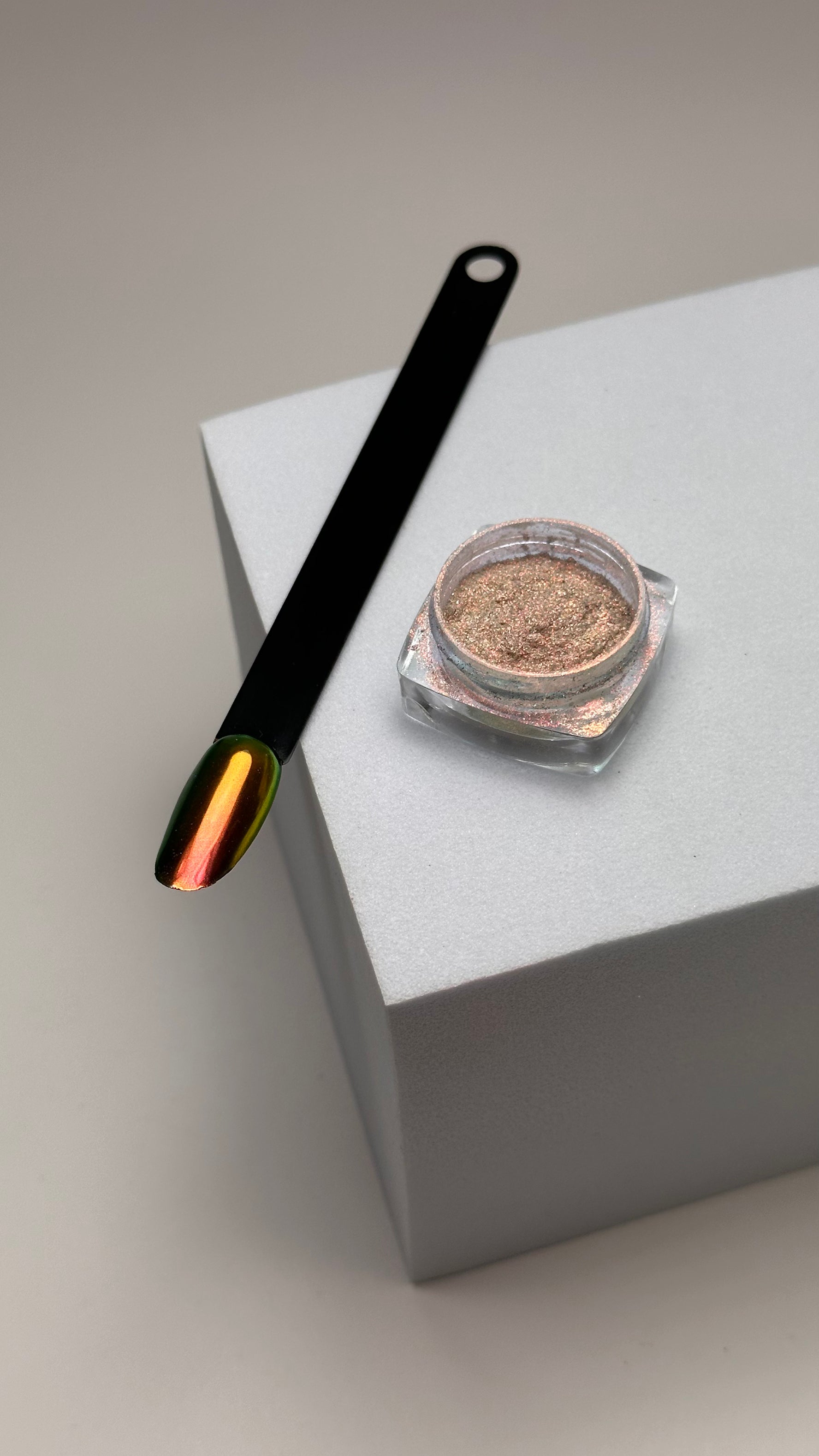 Discover the best Holo Pigment with Muse. Achieve a mesmerizing finish with hints of green, gold, and red on black, and a mermaid effect on white. Perfect for professional nail salons and DIY gel manicures. Elevate your nail art with a magical holographic touch!