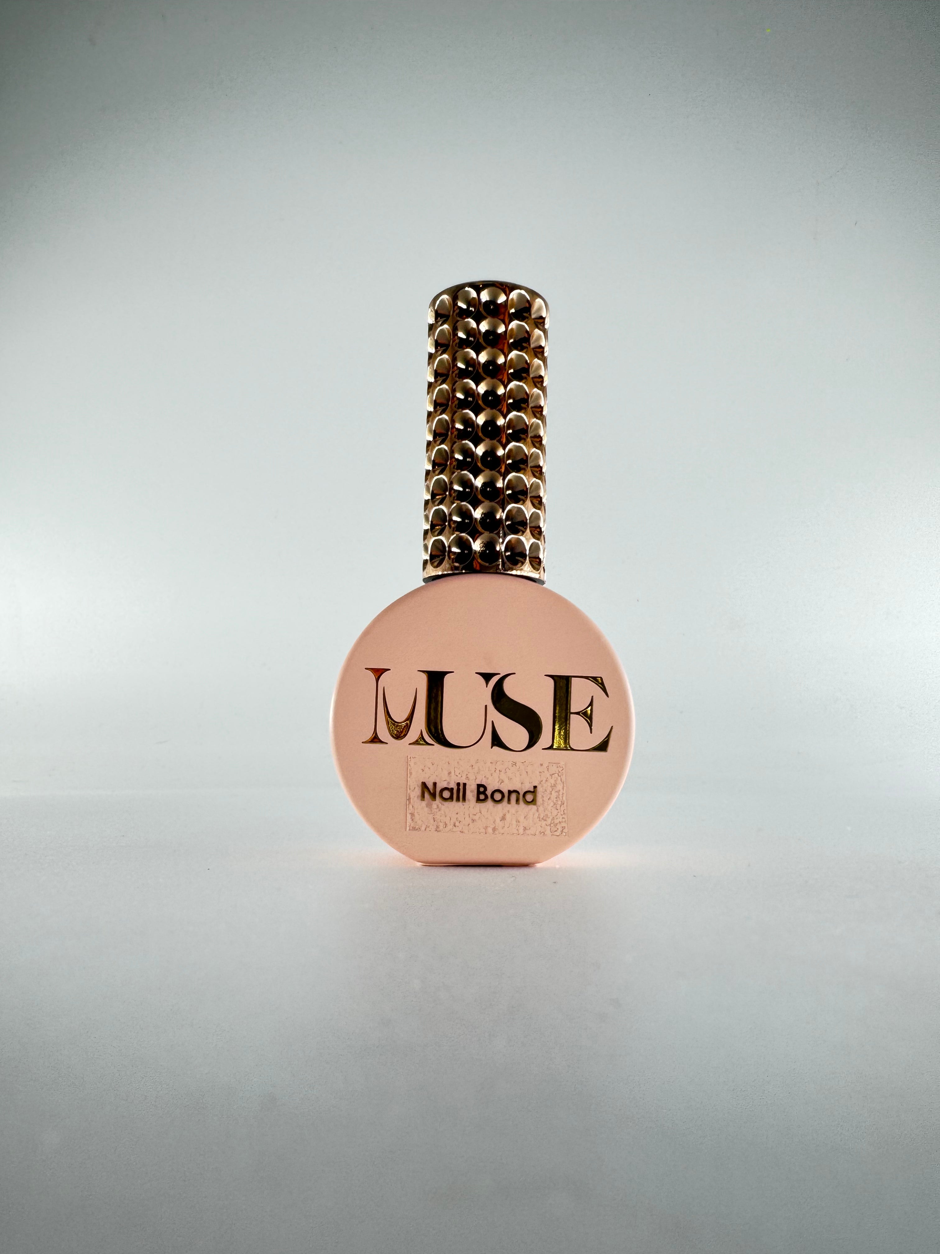 a clear, quick-drying formula designed to improve adhesion for long-lasting nail polish wear. Ideal for natural nails, this primer helps prevent chipping and peeling, providing a smooth base for a flawless manicure. Suitable for professional and at-home use.